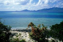 Archipel-des-Comores;-Barrière-de-corail;-France;-Galets-noirs;-Île;-Kaleidos;-Kaleidos-images;-La-parole-à-limage;-Lagon;-Laurent-Abad;-Mayotte;-Océan-Indien;-Paysage-marin;-Plage;-Récif;-Stories-Pictures